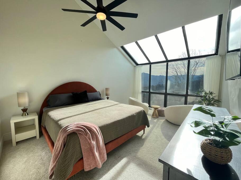 Lux Retro Getaway W/ Ober & Smoky Mtn Views! Villa แกตลิงเบิร์ก ภายนอก รูปภาพ